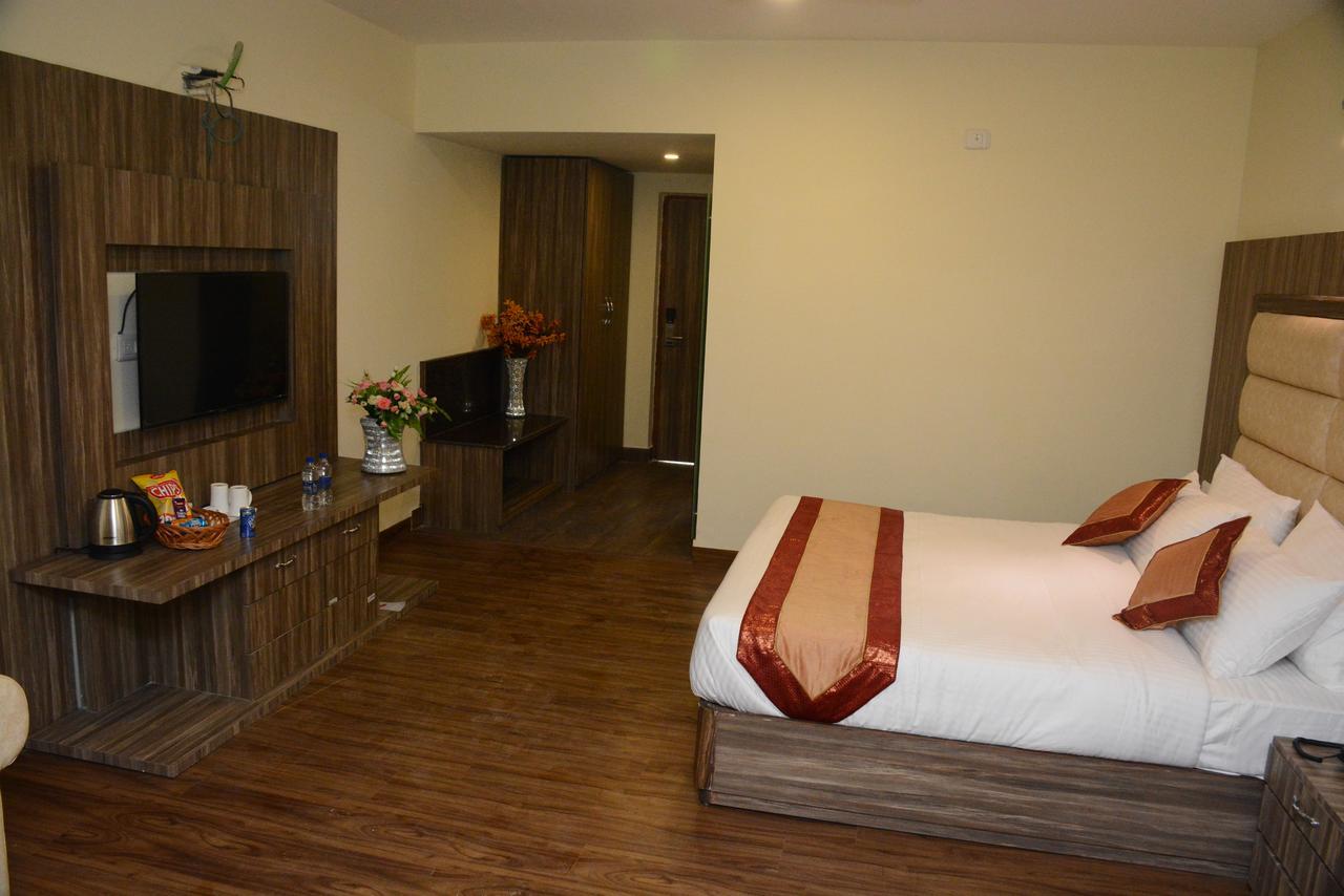 Rama Trident, Katra Hotel Bagian luar foto
