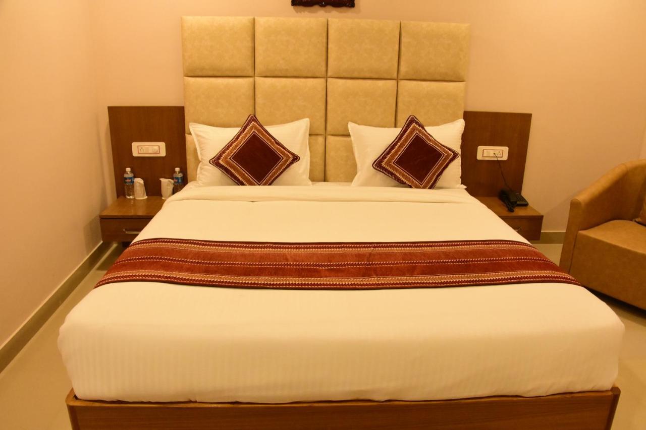 Rama Trident, Katra Hotel Bagian luar foto